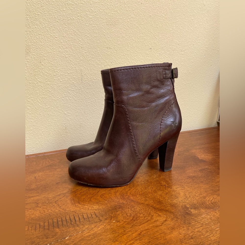 Frye Marissa Zip Short Leather Ankle Boots in Brown Women's Size 7